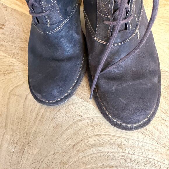 Authentic FRYE Village Lace boots in distressed dark brown leather. main image 6